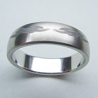 Ring aus Edelstahl mit gelasertem Tribal  - 7 mm - gravierter Fingerring - Gre 52