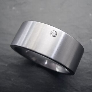Eleganter Ring aus fein mattiertem Edelstahl mit weiem Zirkonia - 9 mm - Fingerring