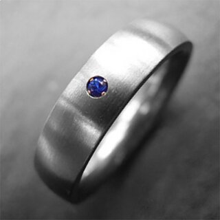 Eleganter Ring aus mattiertem Edelstahl mit blauem synthetischen Saphir - 5 mm - Gre 62